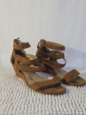 American Eagle Women’s Brown Sandal Wedge size 11